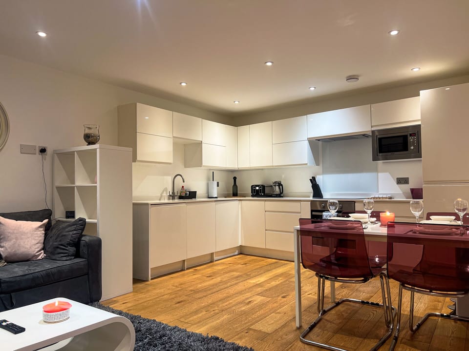 Kitchen / Dining Area
