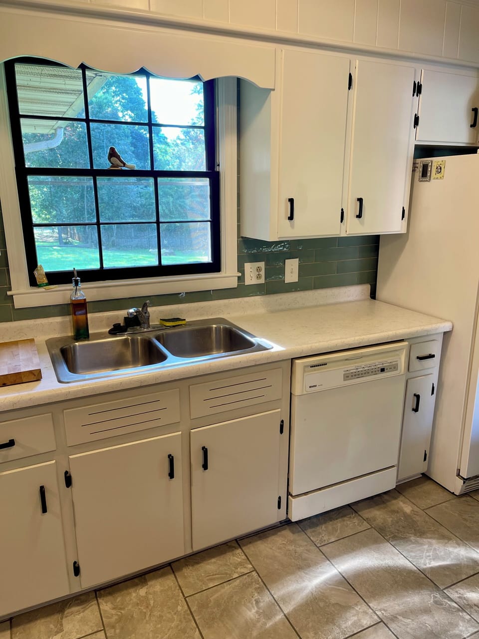 Make yourself at home in the full kitchen, view the peaceful backyard.