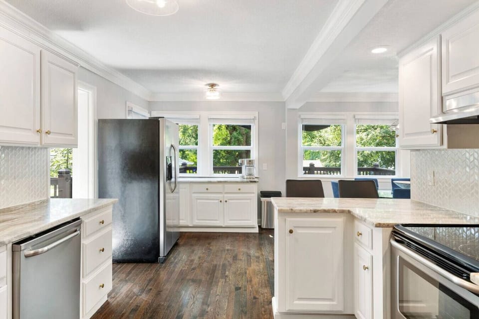 Chef’s Kitchen with Modern Finishes – Granite countertops, stainless appliances, and fully stocked for group meals
