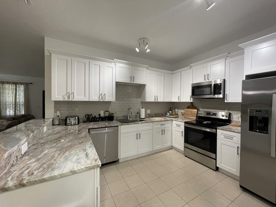 Full kitchen