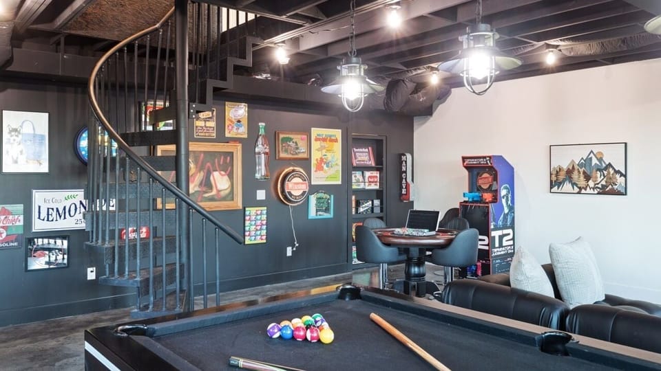 Game room overview 2 Large
