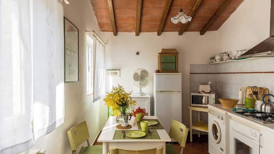 on the left the fully equipped kitchen