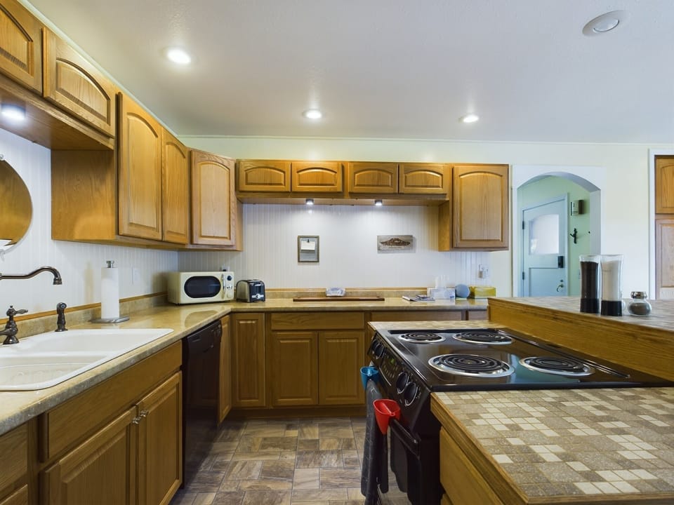 Virtual tour here: https://tour.giraffe360.com/0c6ff69adc044a818dde808940561391/