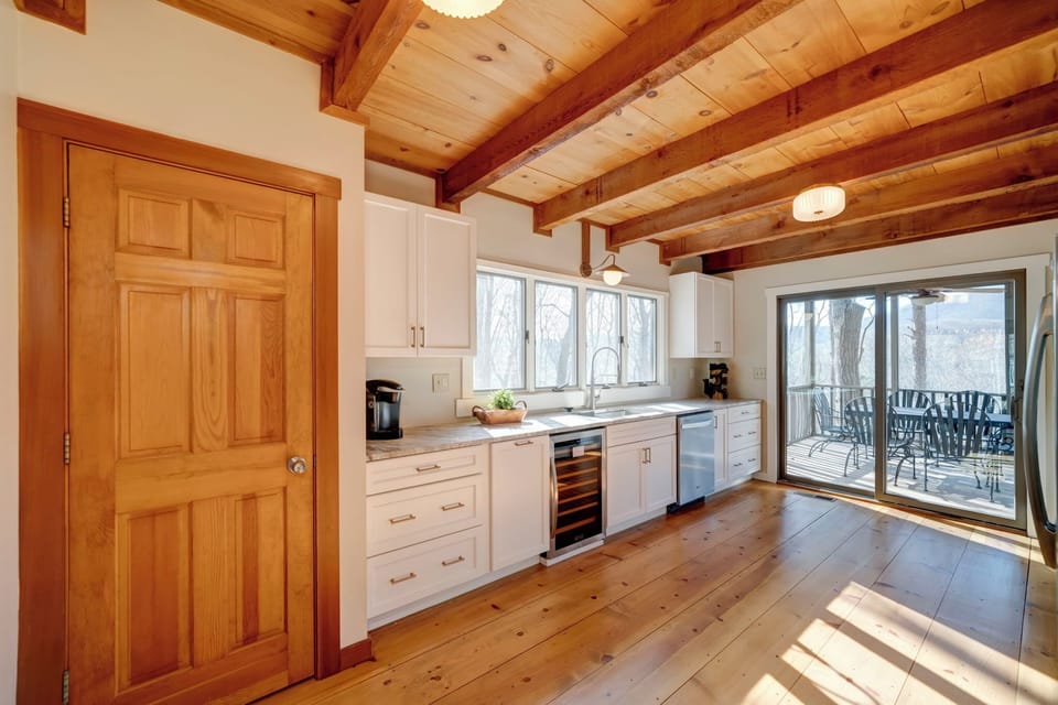 Welcome to this completely updated kitchen!