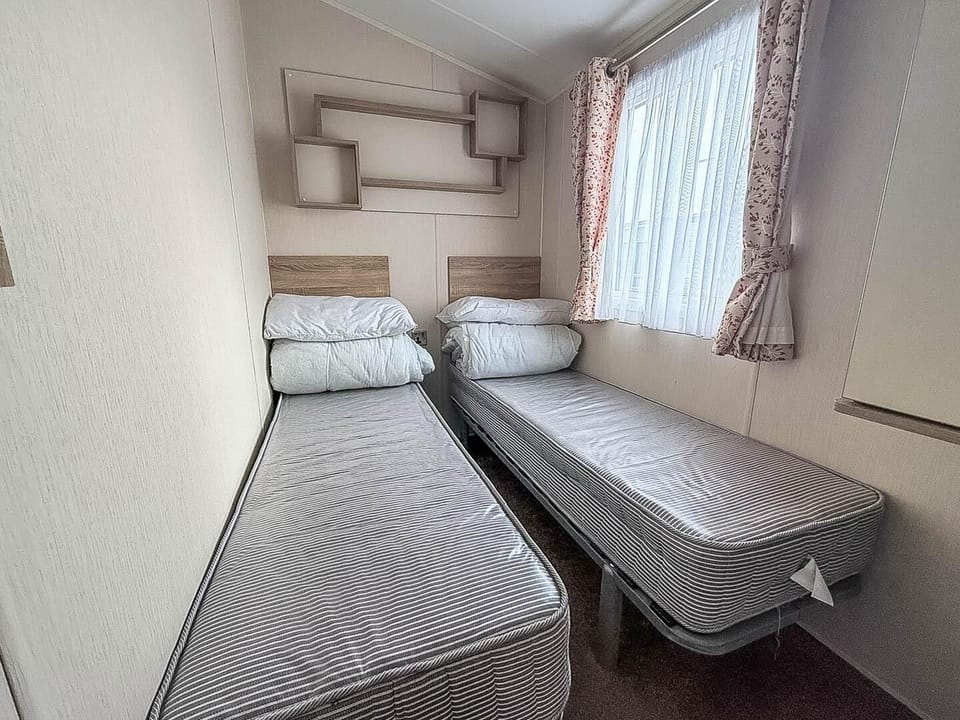 Broadland Sands Holiday Park is the ultimate destination for static caravan holidays, with comfortable bedrooms in a caravan and a prime location near Lowestoft UK.