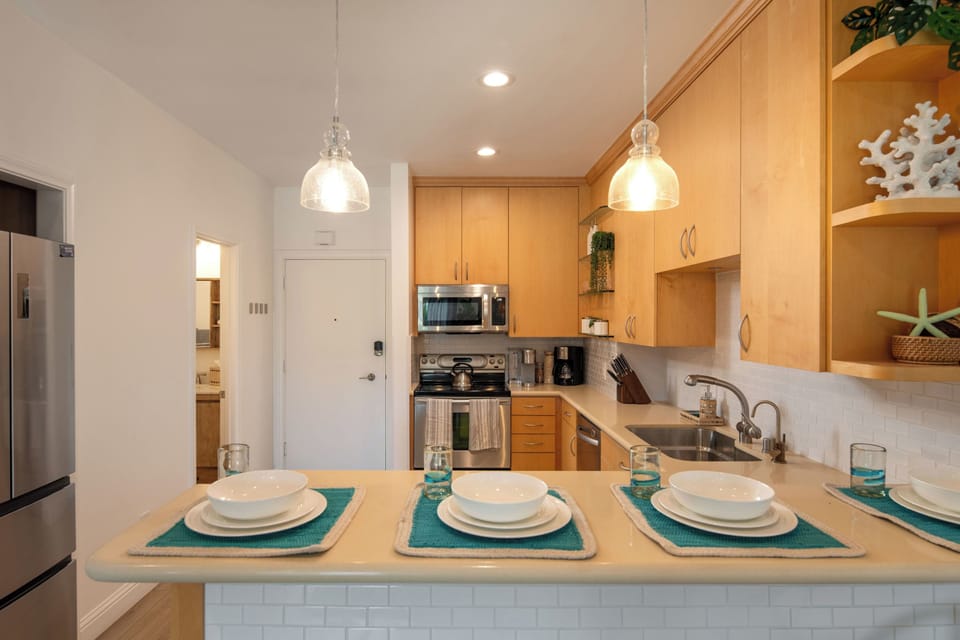Full size and equipped kitchen.