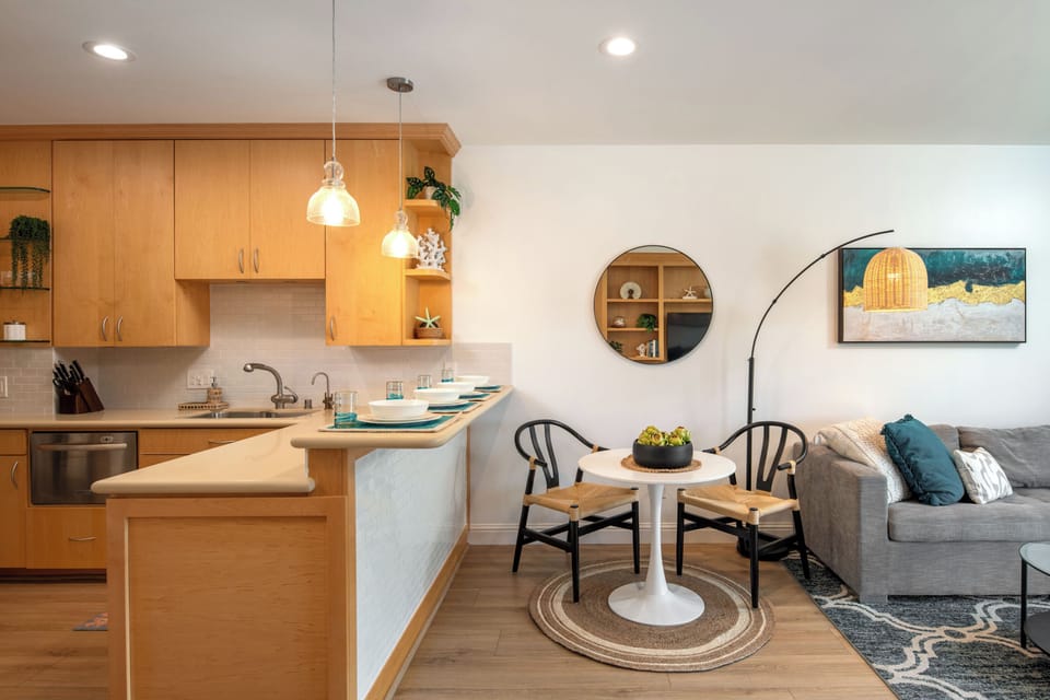 Dining room.