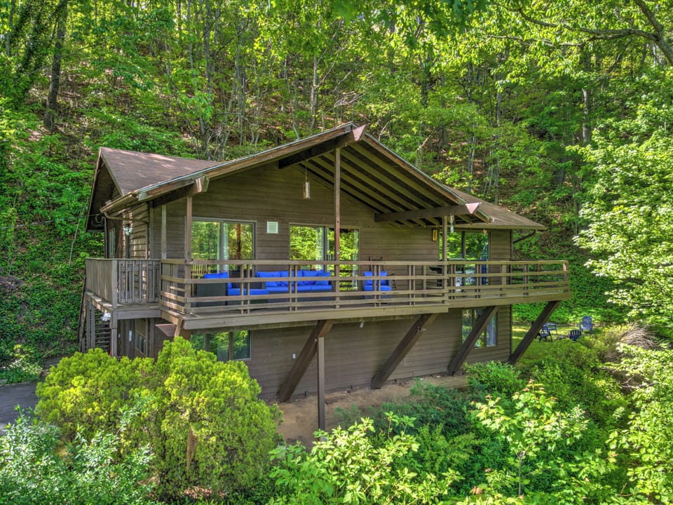 3 bedroom 2 bath built to optimize view