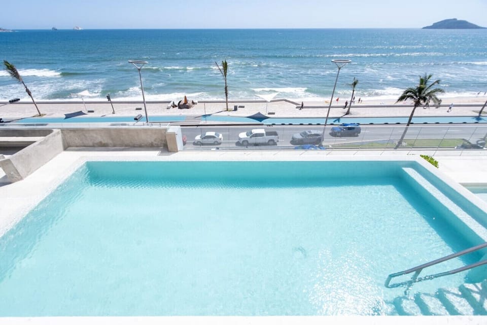 piscina del complejo