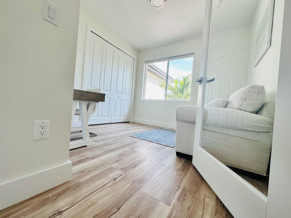 Bedroom 4 / Office - Queen Couch Bed 