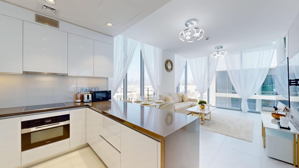 Full kitchen with amenities