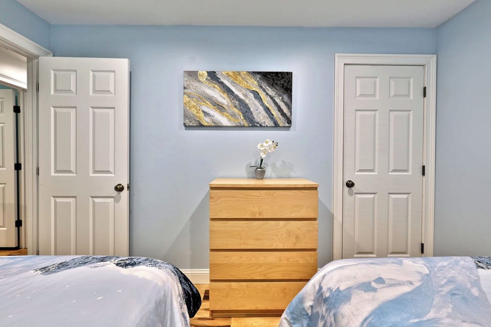 Bedrrom with two double beds