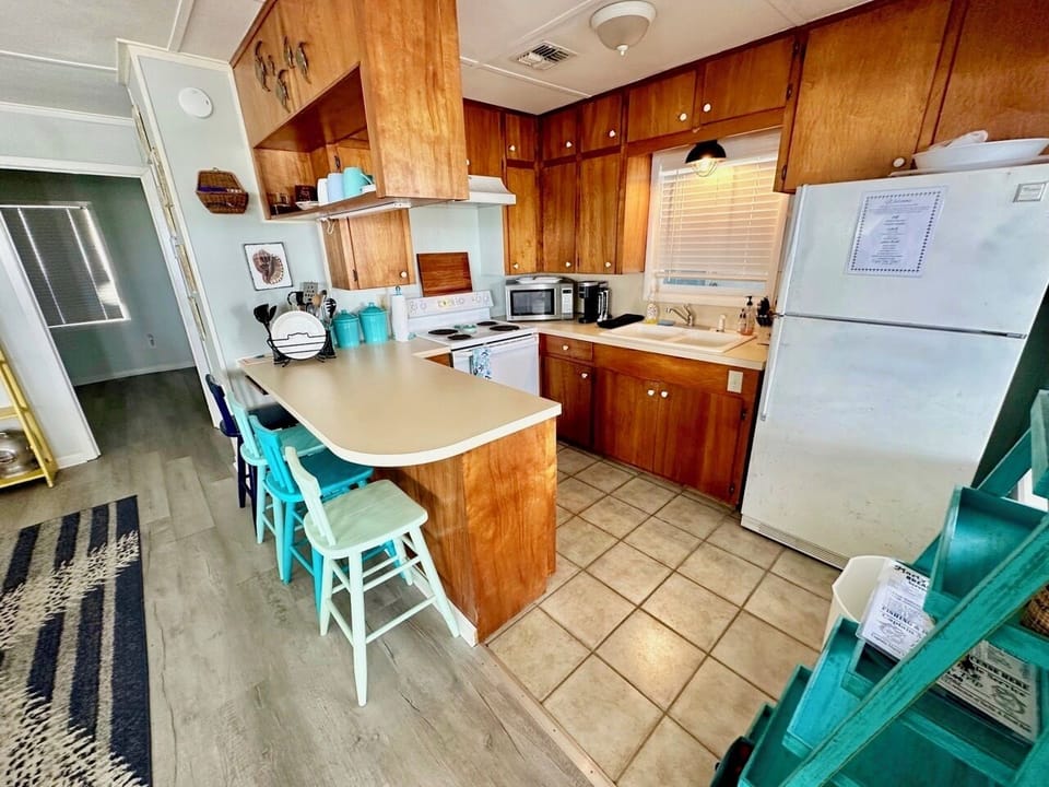 Quaint Kitchen and Breakfast Bar