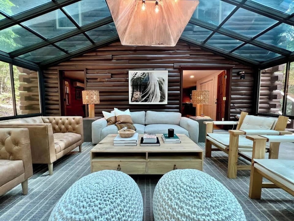 This is the perfect gathering space to watch tv, listen to music, play games, enjoy the surrounding views, look up at the night sky, or to relax and hang out!