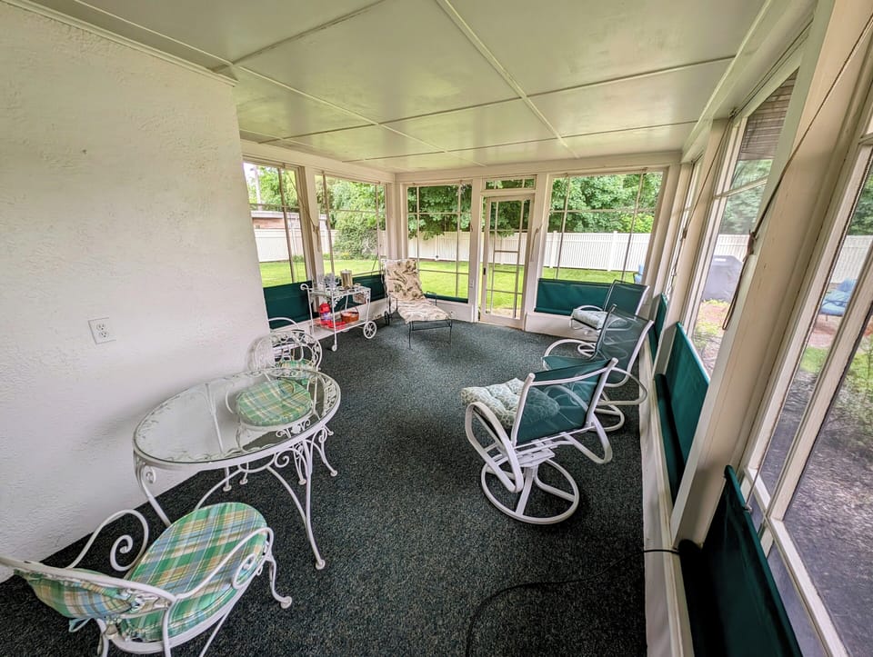 Screened-in Porch