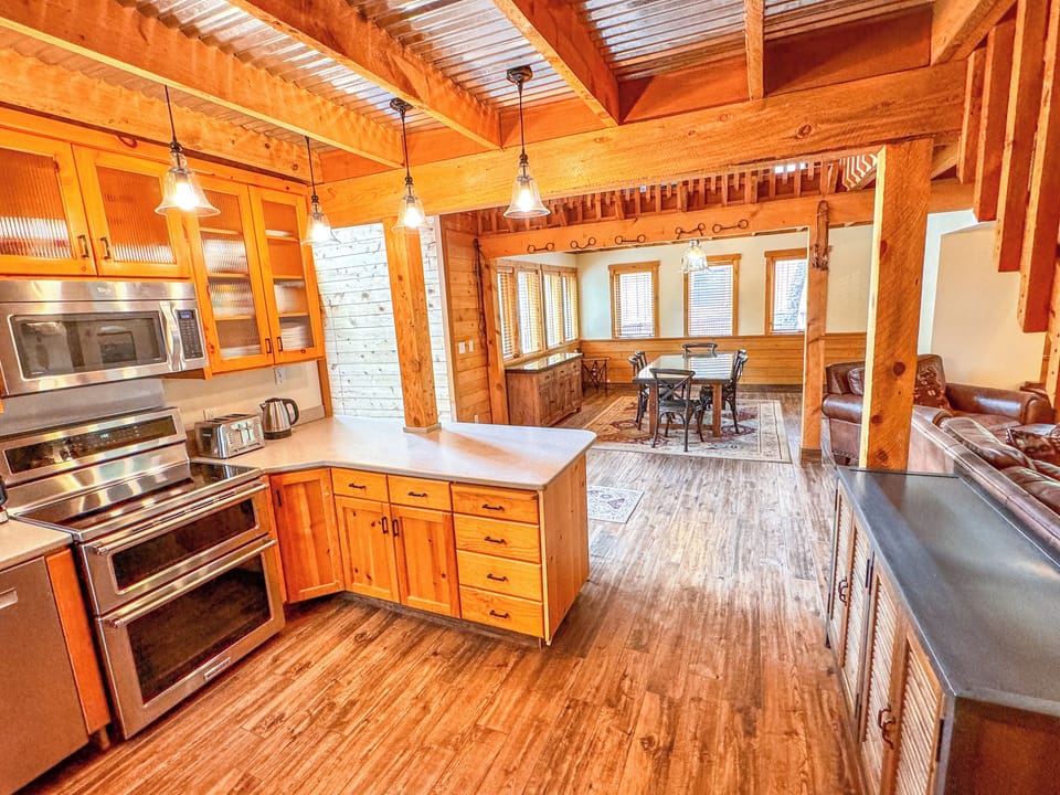 Full kitchen - Lodge Cabin