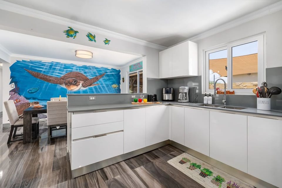 3BR2BA ~ Great Location ~ Private Pool ~ Amenities (18795)