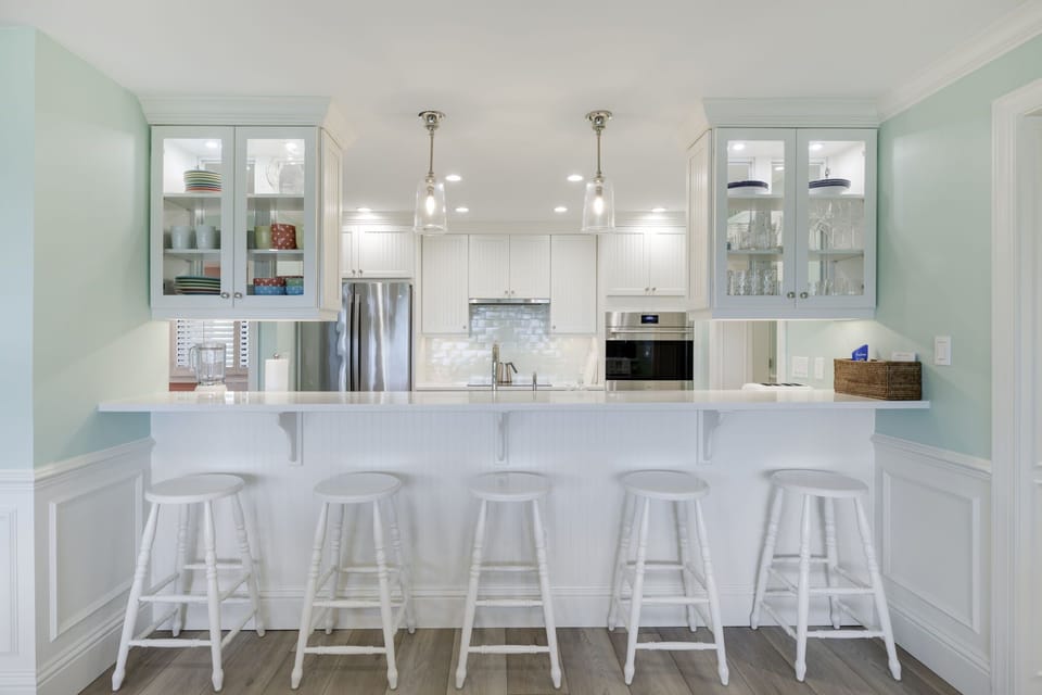 Great breakfast bar with seating for five