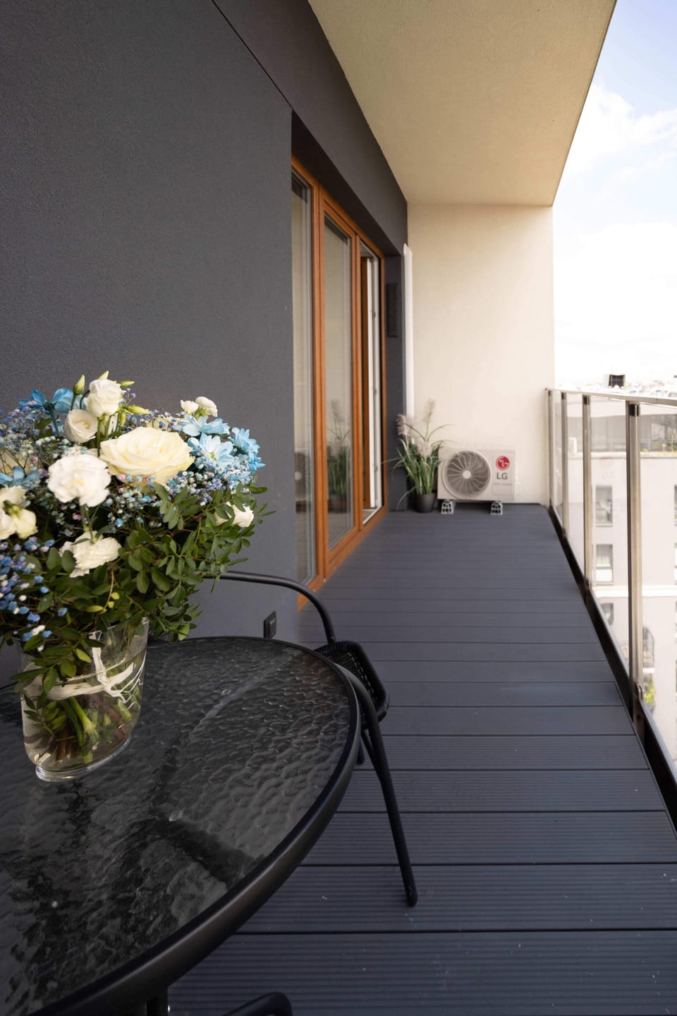 balcony