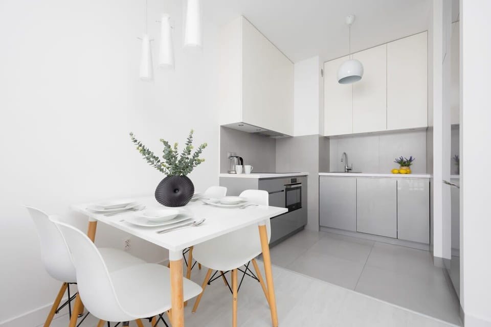 Kitchenette with plenty of kitchen utensils and dishes. 