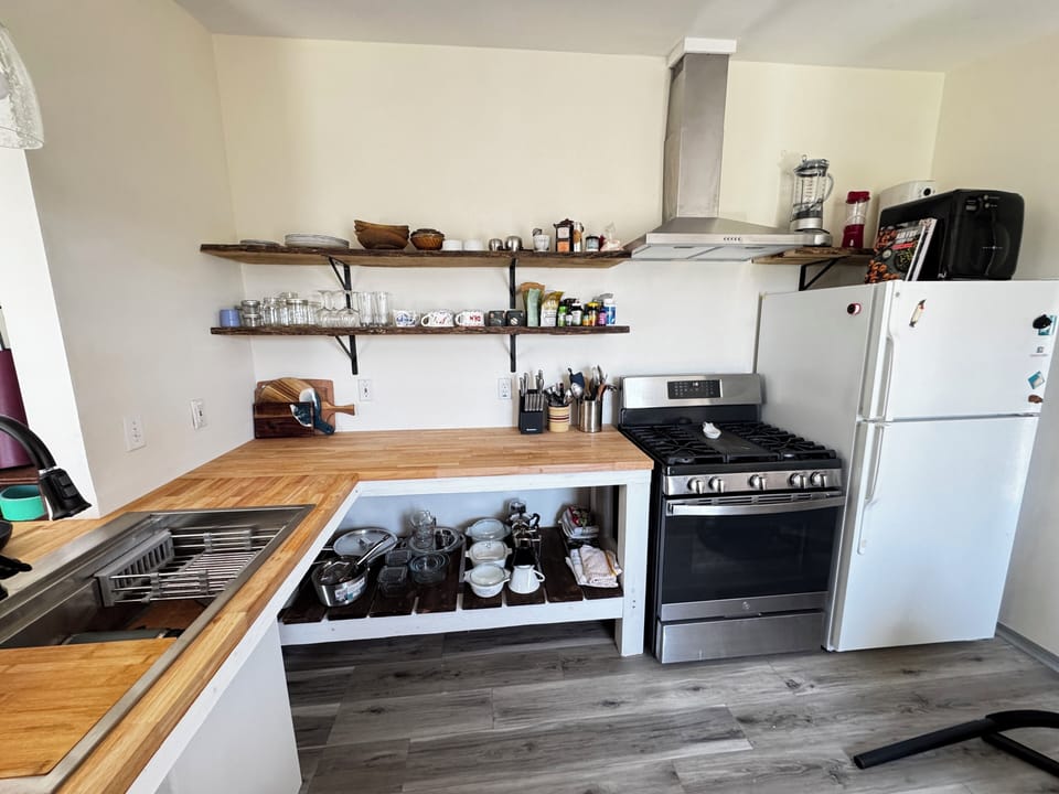 Full kitchen