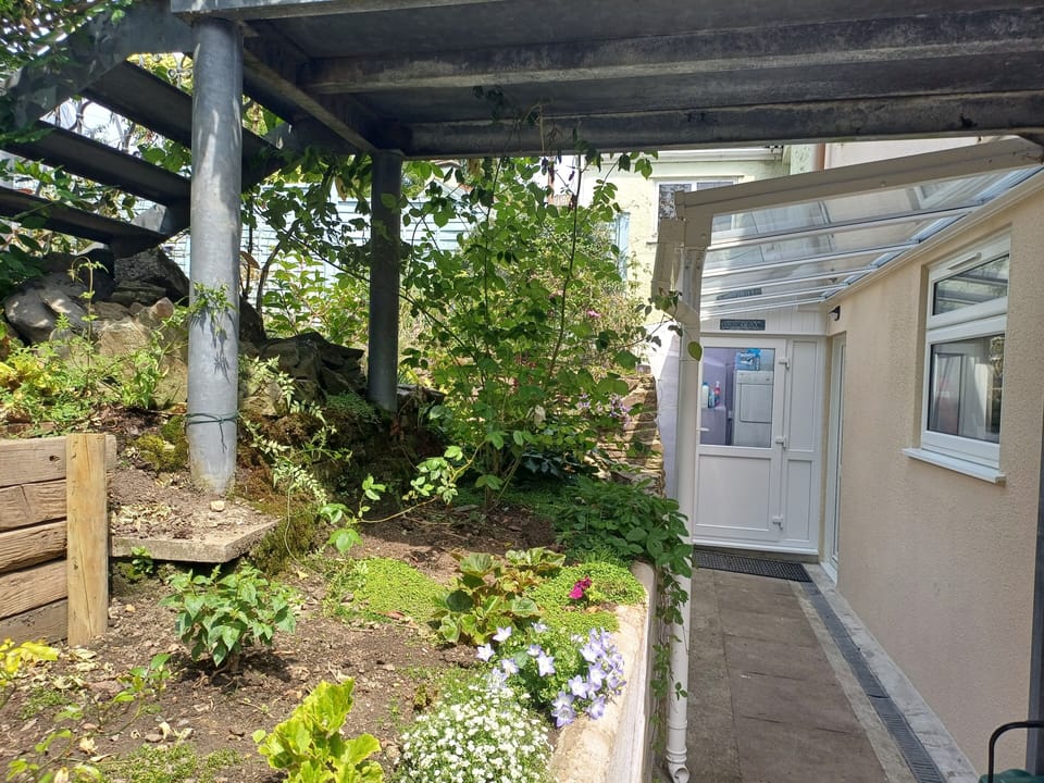 The path leading to the apartment 