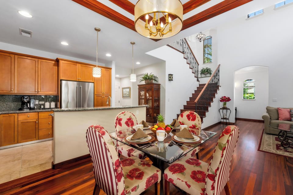 Bright dining area with sliding doors to lanai