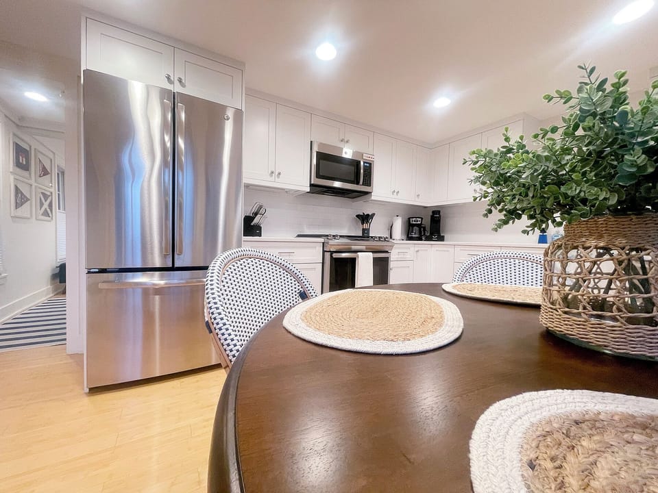 Kitchen and dining area.