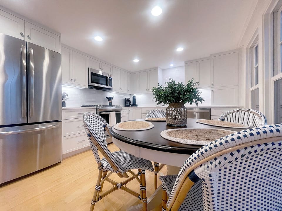 Kitchen and dining area.