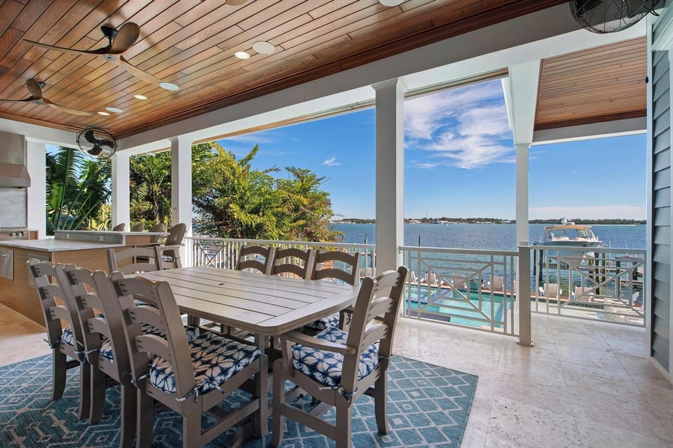 Mid level back porch