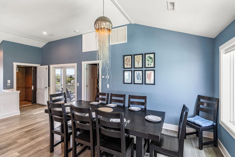 Top Level Dining Area
