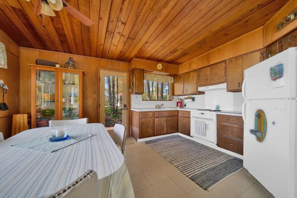 The kitchen / dining area