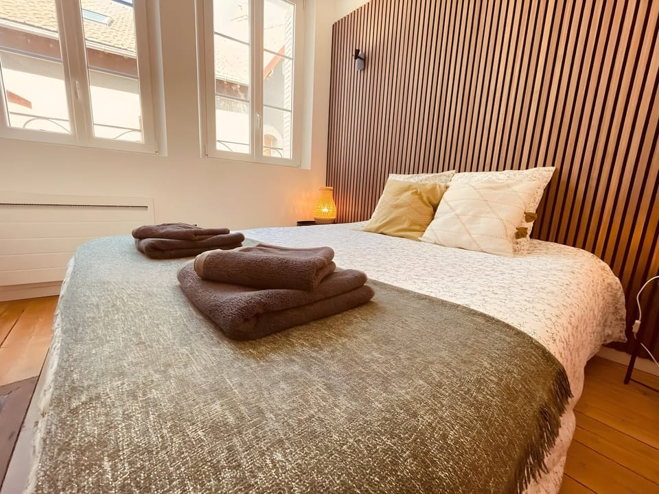 Bedroom image 7