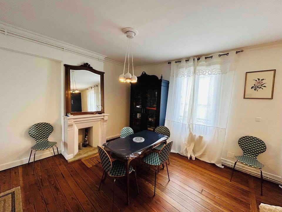 Dining area image 1