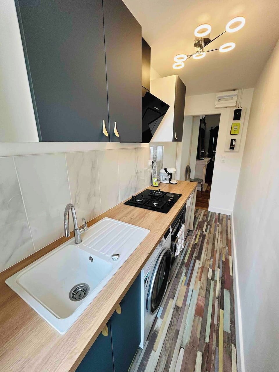 Full kitchen image 1