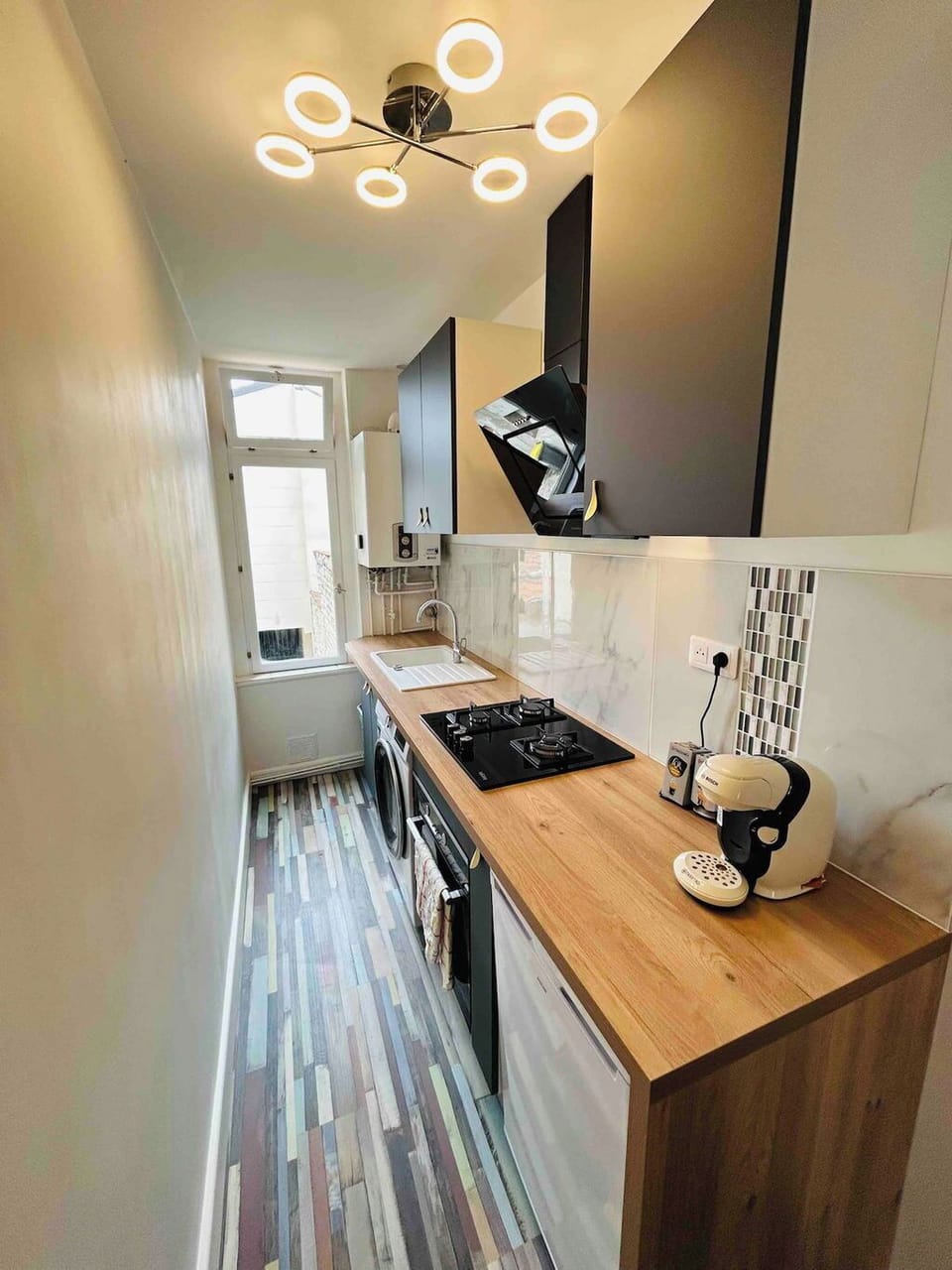 Full kitchen image 2
