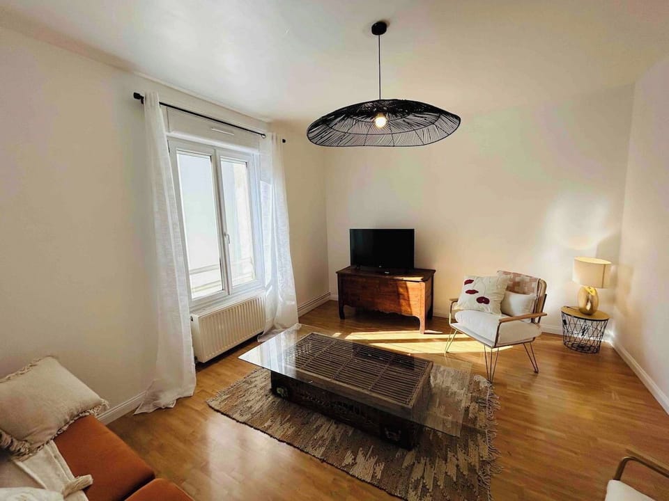 Living room image 3