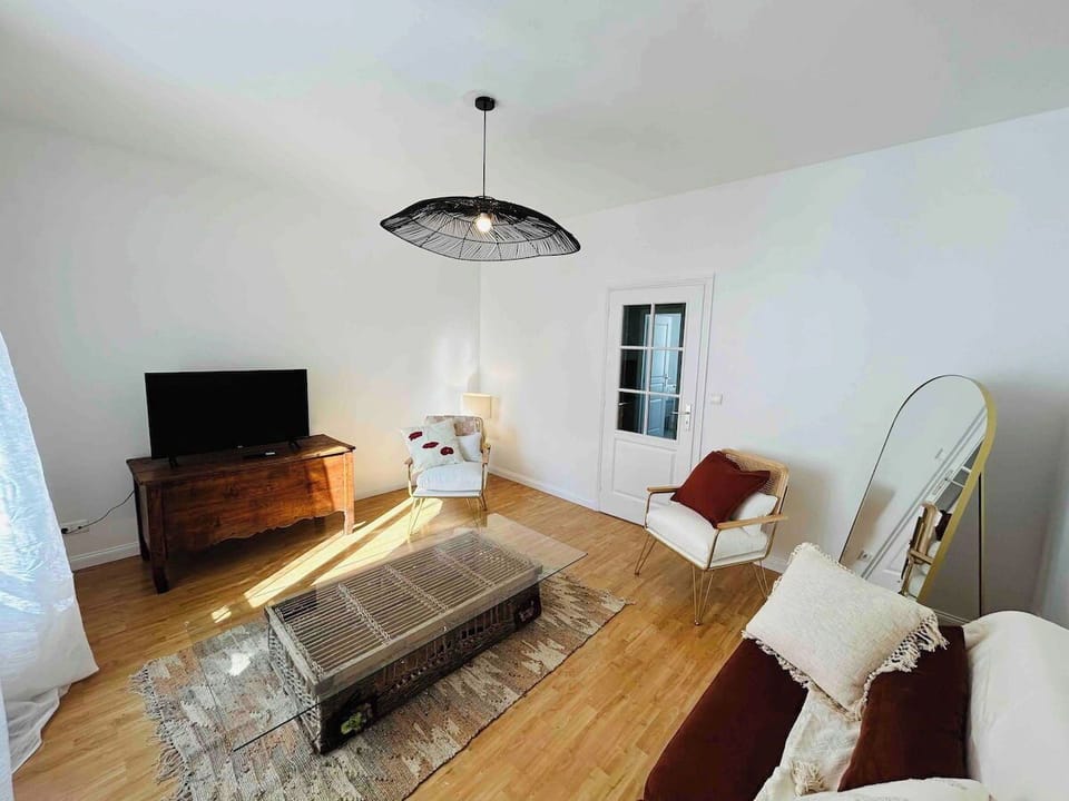 Living room image 2