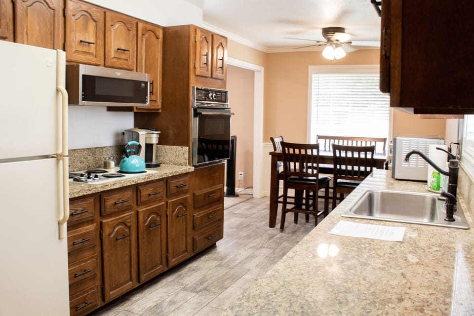 Charming kitchen equipped with everything you need. 