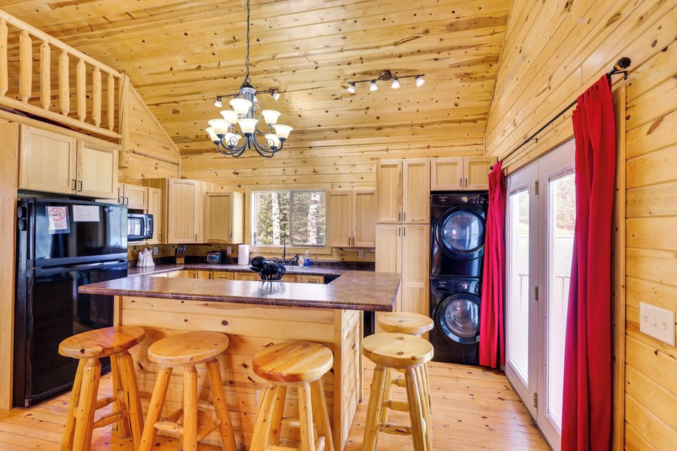 Kitchen | 2-Story Cabin | Electric Heating | In-Unit Laundry