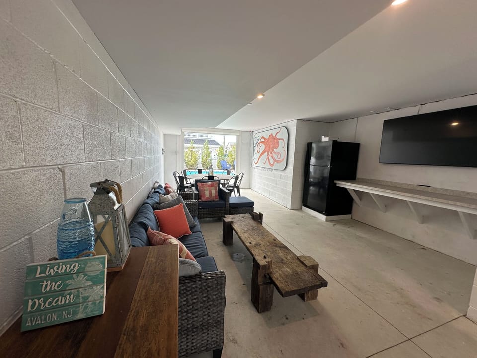 65" tv, Full size refrigerator, outdoor seating 