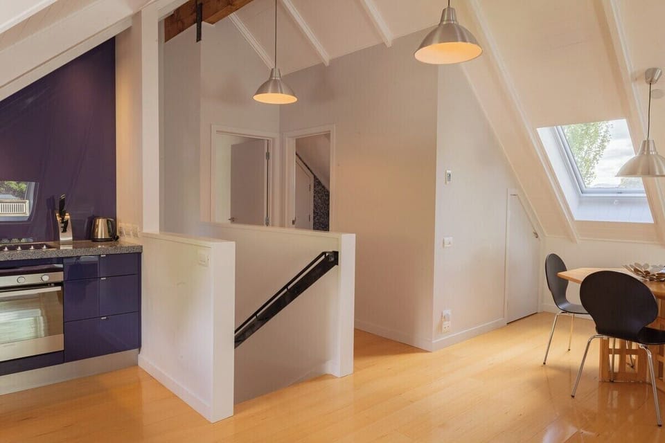 Upstairs Entry