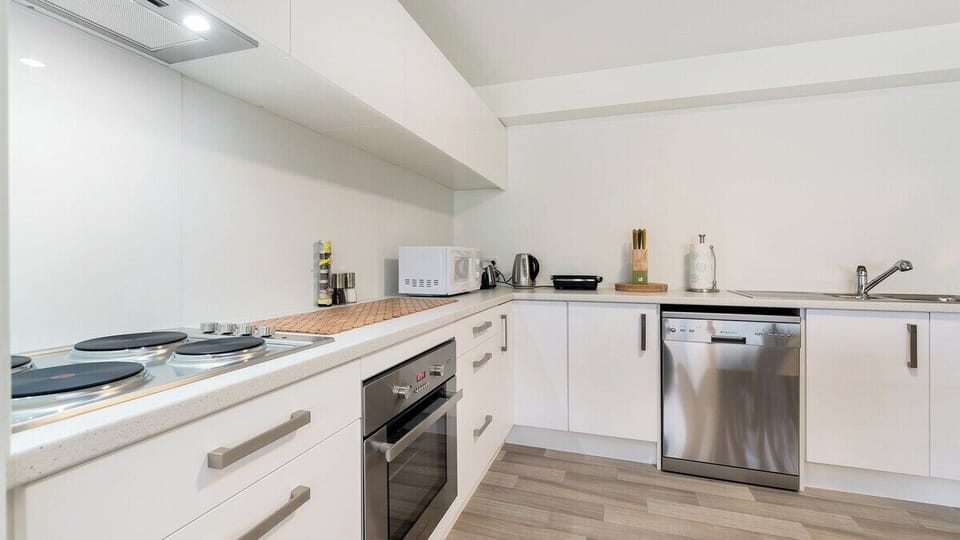 full size kitchen with all amenities