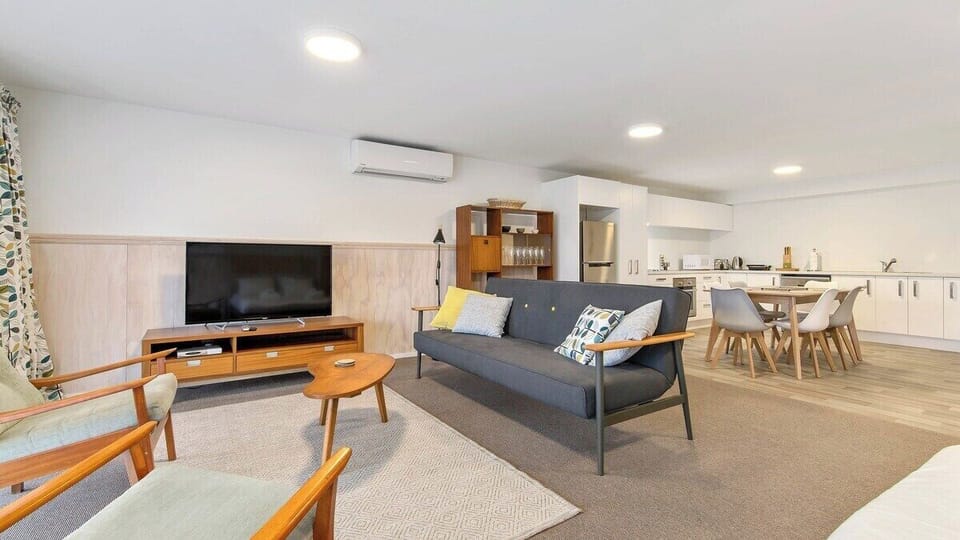 ground floor lounge/kitchen