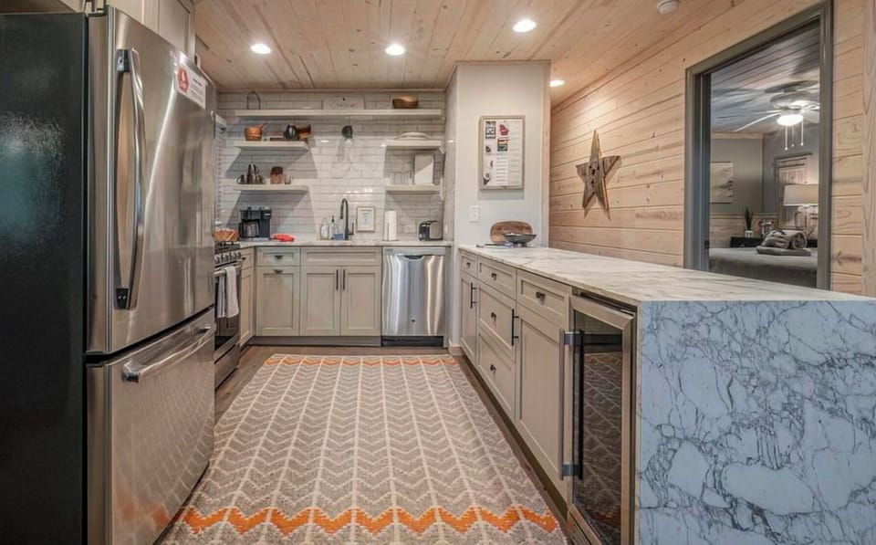 Full kitchen 