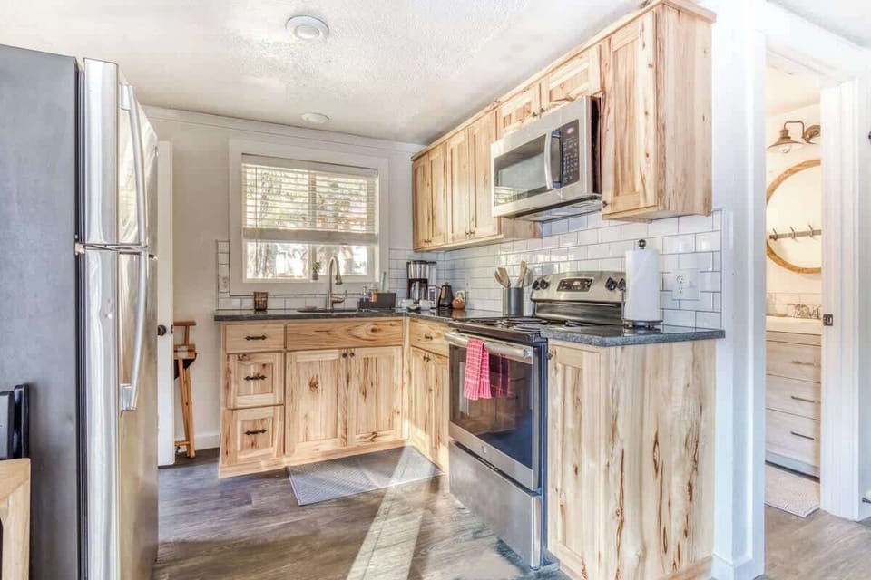 This kitchen nails the rustic-modern look—natural wood, subway tile, and all the essentials ready to go.