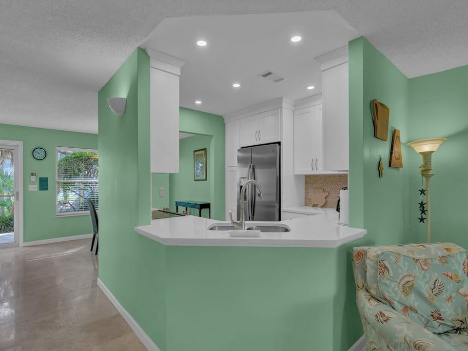 Kitchen/Living Room Island