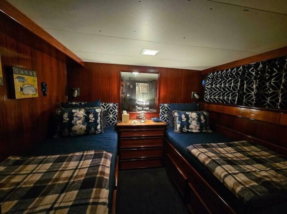 VIP stateroom two twin berths with en-suite bath
