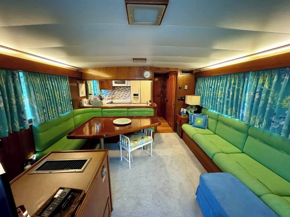 Salon and Galley (1)