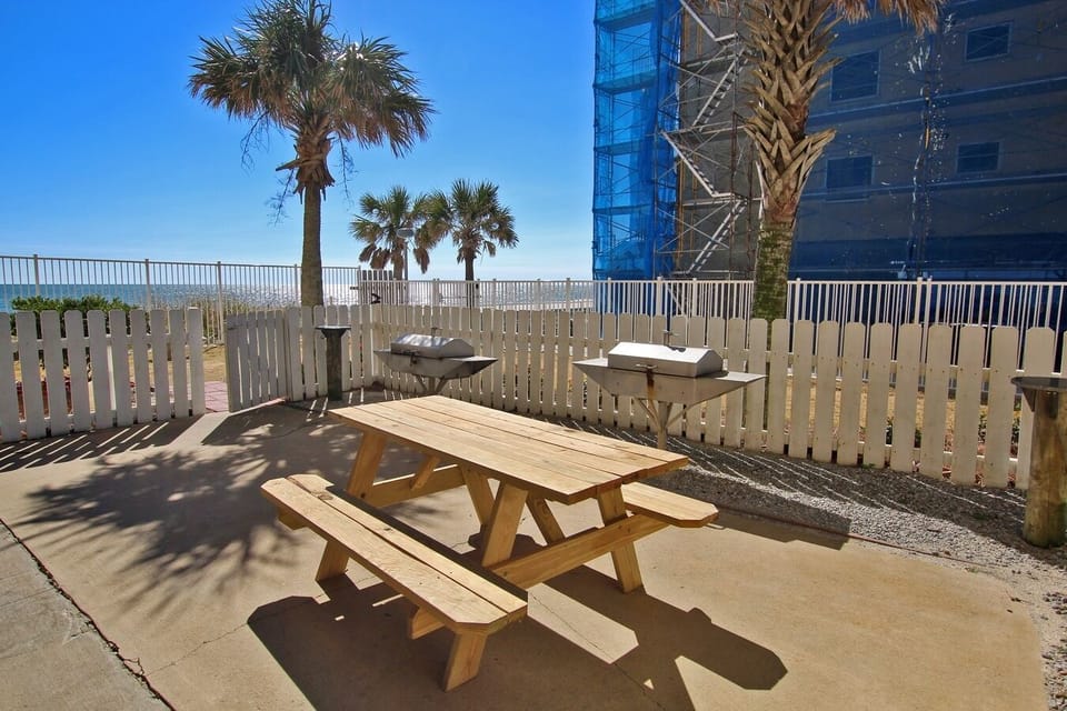 Picnic area with grilling station #amenities